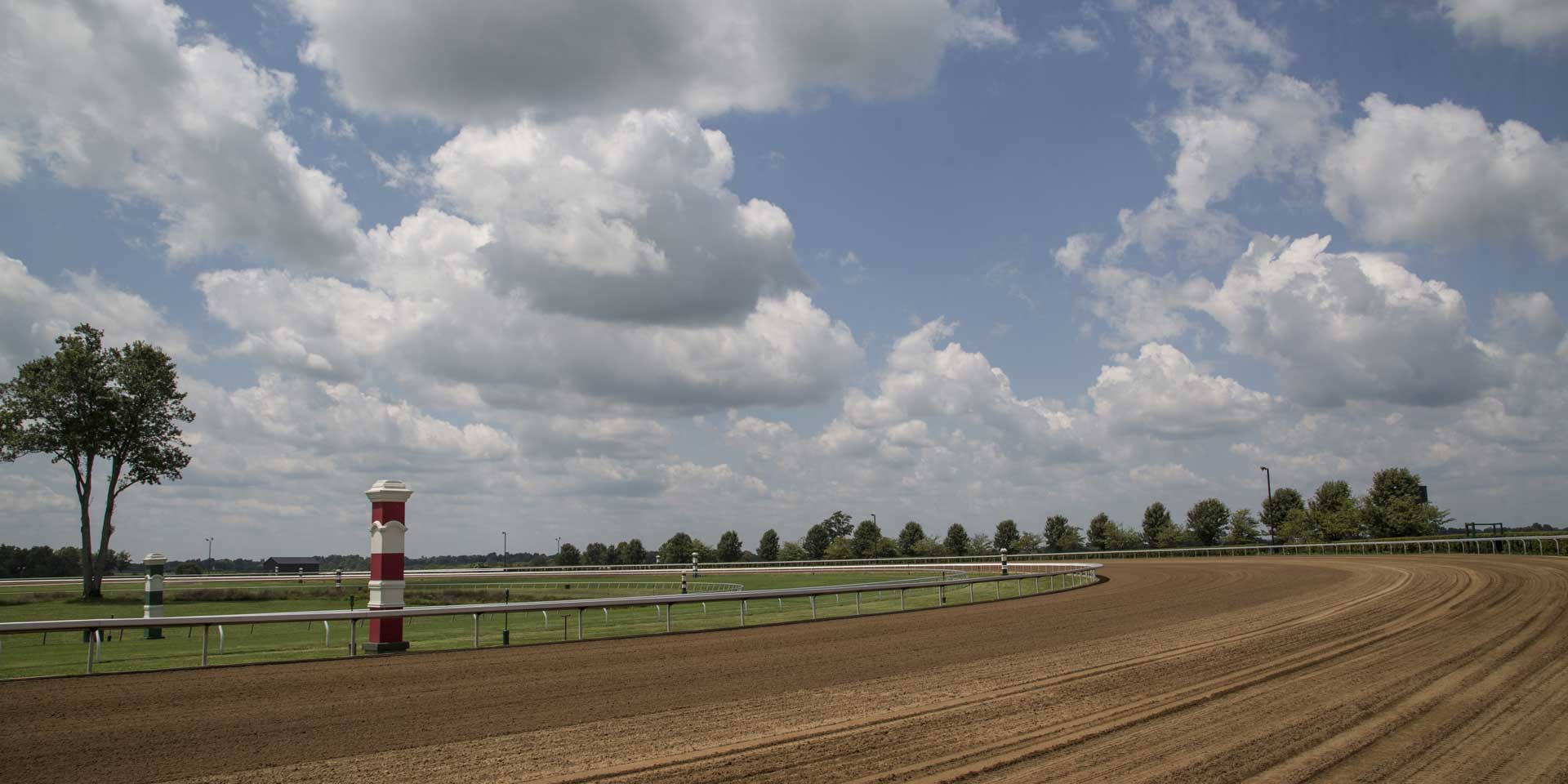 A wide shot of one of Keenraceway’s dirt tracks.